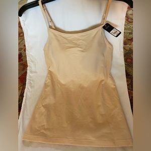 NWT Dillards Modern Movement camisole tank built-in bra Size M